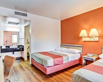 Motel 6 Pittsburgh, Pa - Crafton - Pittsburgh - Bedroom