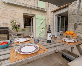 Village house with heated pool, jacuzzi, fitness room & arcade games - Buzet-sur-Baïse - Restaurante