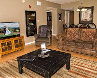 Cedar Lodge 302 - Pigeon Forge - Living room