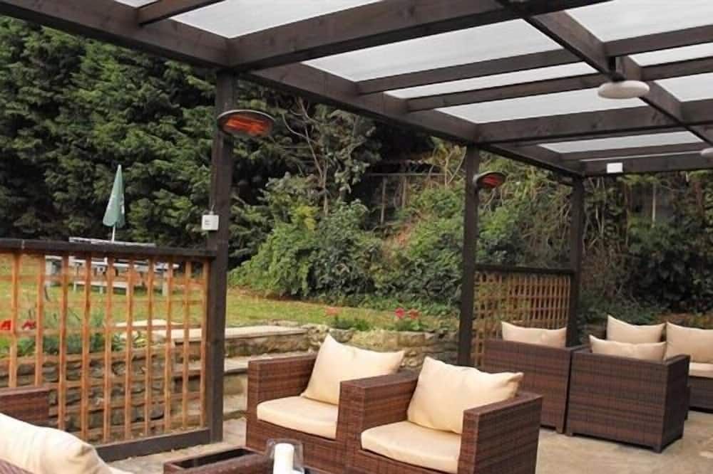 The Wishing Well - Bourne - Patio
