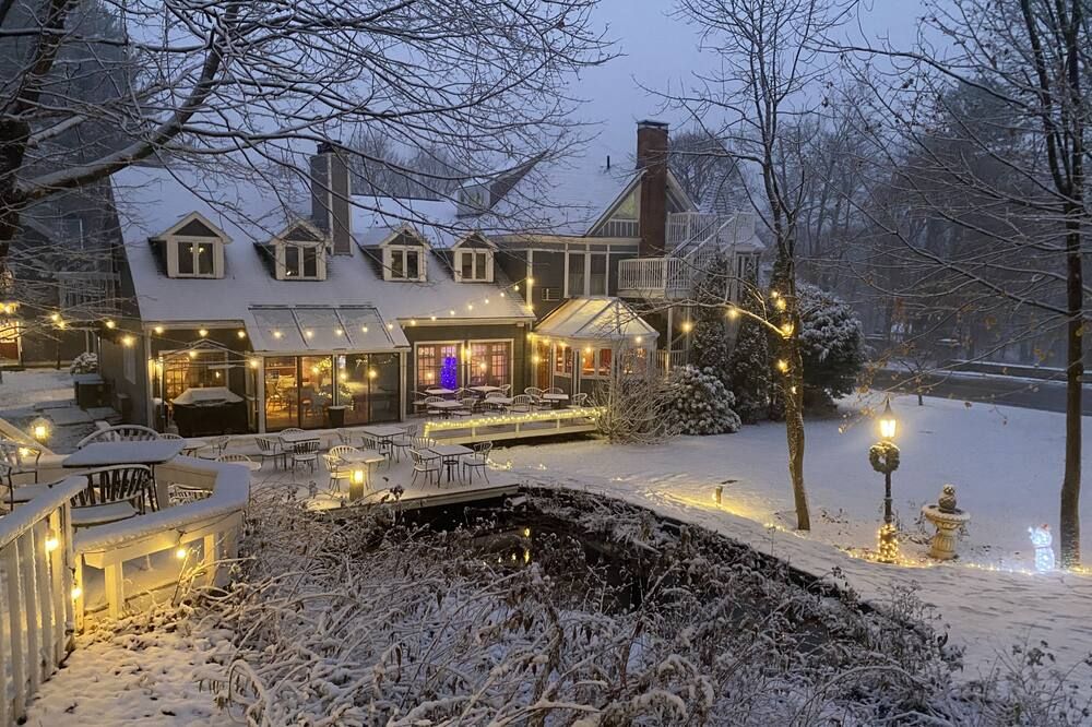 ذا كورنيل إن، لينوك آند ذا بيركشيرز - لينوكس - مبنى