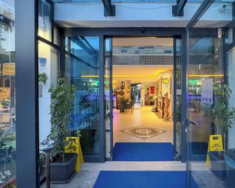 La Bella Suite Hotel - Κουσάντασι - Σαλόνι ξενοδοχείου