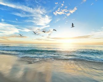 Grand Beach Resort Hotel - Traverse City - Beach