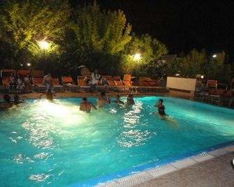 Sea Breeze - Scalea - Piscina