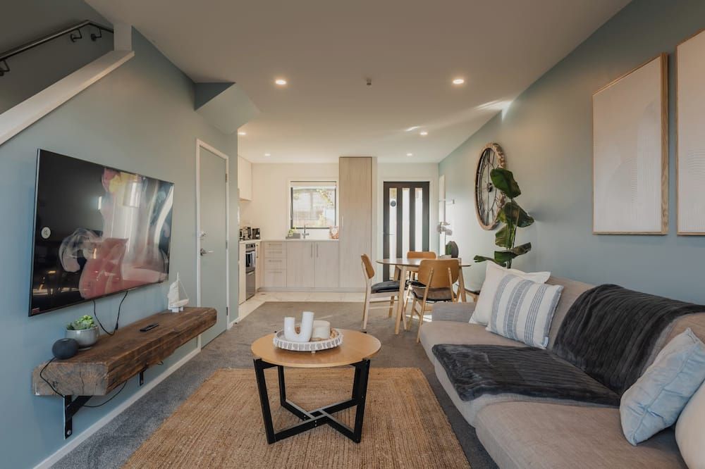 Stones Throw From the Stadium & Hot Tub - כרייסטצ'רץ' - סלון