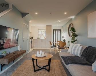 Stones Throw From the Stadium & Hot Tub - Christchurch - Living room