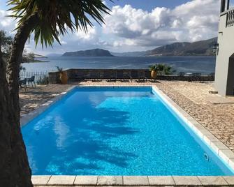 Annema Hotel and Restaurant - Monemvasia - Piscina