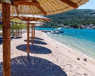Kreso i Niko - Grebastica - Strand