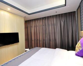 Luoping Rongting Holiday Hotel - Qianxinan