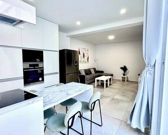 The white house - Vecindario - Dining room