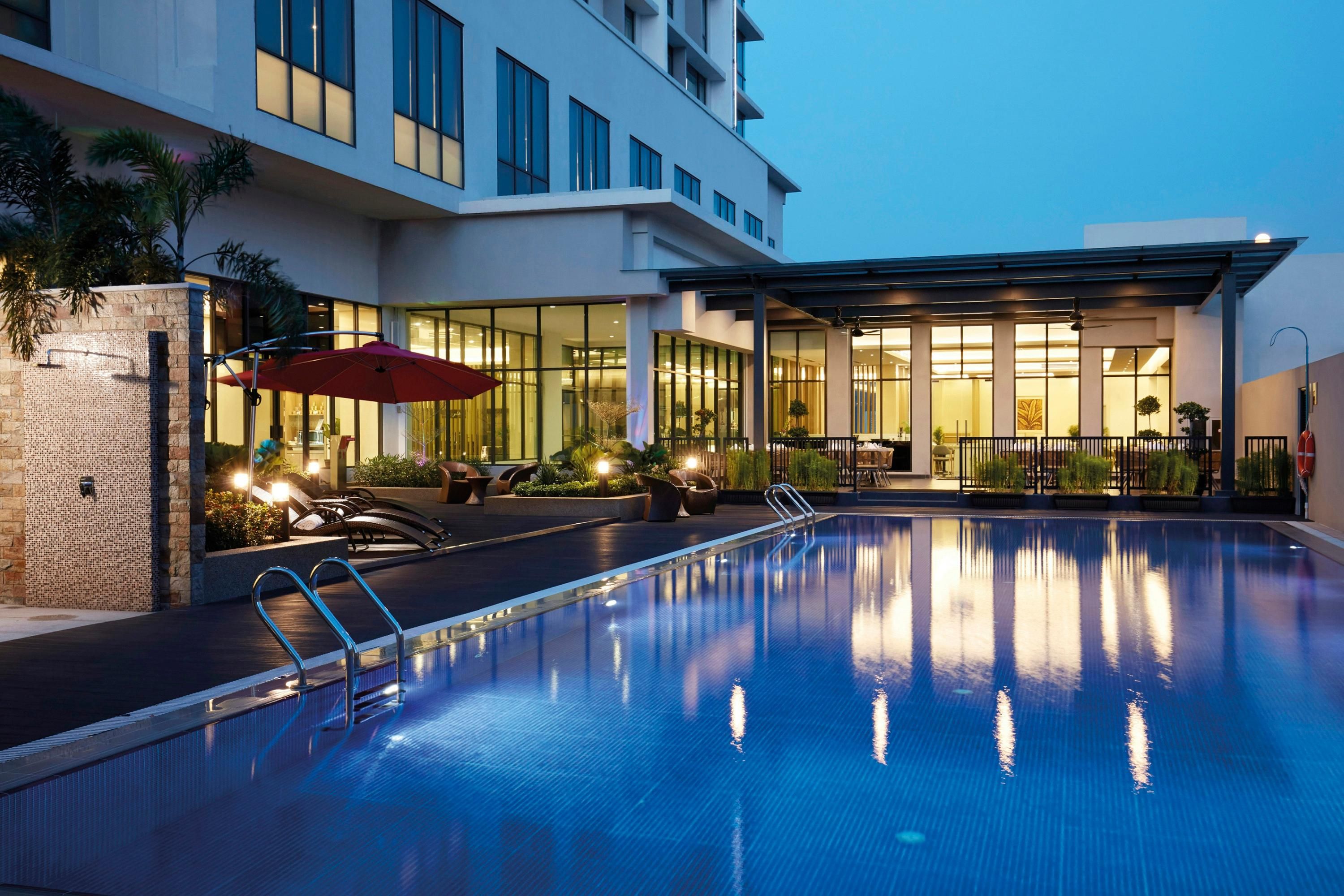 Hilton Garden Inn Puchong - Puchong - Pool