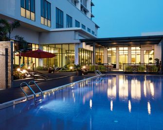 Hilton Garden Inn Puchong - Puchong - Pool