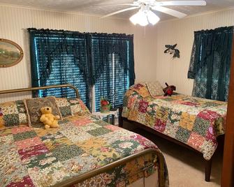 Near Fayetteville, Round Top, Columbus: Peaceful Country Setting - Fayetteville - Bedroom