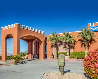 Rodeway Inn & Suites - Lake Havasu City - Bygning