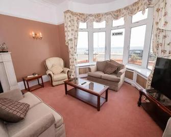 The Seacourt - Bridlington - Living room