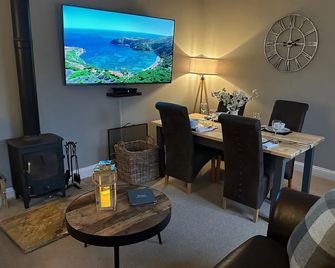 Stonehenge Cottages - Salisbury