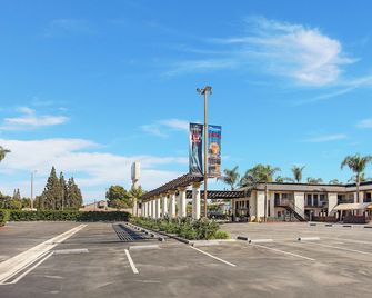 Stanford Inn & Suites Anaheim - Anaheim - Bygning