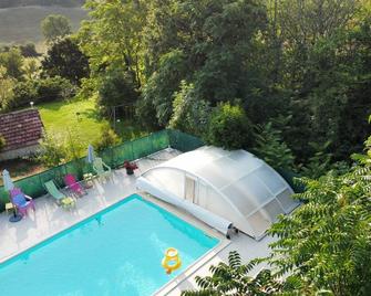 quercy stone guest rooms decorated with taste. Very nice view - Fargues - Piscina
