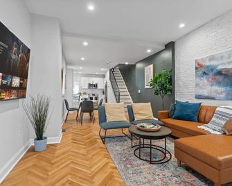 Fairmount Big Backyard Kid Friendly Game House - Filadelfia - Sala de estar
