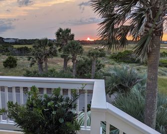 Ocean Front East Beach / 40 Acre Private Nature Preserve - Bald Head Island - Balcony