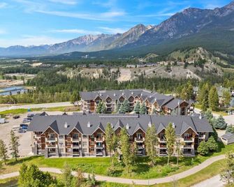 Grizzly Springs, Outdoor Pool, Hot Tub, Fireplace - Radium Hot Springs - Building