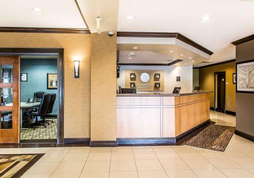 Comfort Inn Suites 54 8 8 Meriden Hotel Deals Reviews