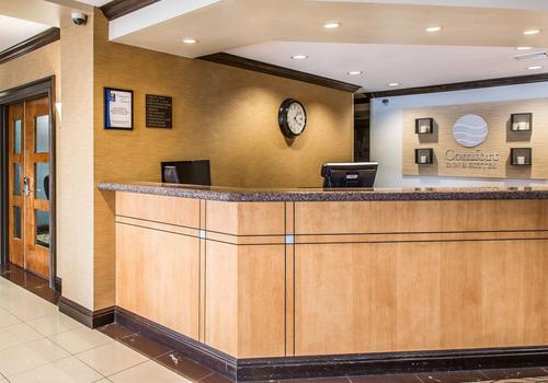Comfort Inn Suites 54 8 8 Meriden Hotel Deals Reviews
