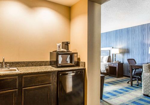 Comfort Inn Suites 54 8 8 Meriden Hotel Deals Reviews