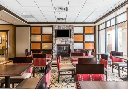 Comfort Inn Suites 54 8 8 Meriden Hotel Deals Reviews