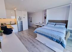 Brand New Top Floor Studio - The Hub Gibraltar - Self Catering - Gibraltar - Chambre