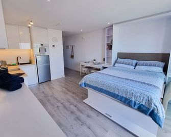 توب فلور ستوديو ذا هوب سيلف كيترينج - Gibraltar - غرفة نوم