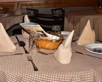 Tickles Hotel - Nyeri - Restaurante