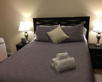 Burbank Hills New Suite With City Light Views And Access To Balcony! - Burbank - Bedroom