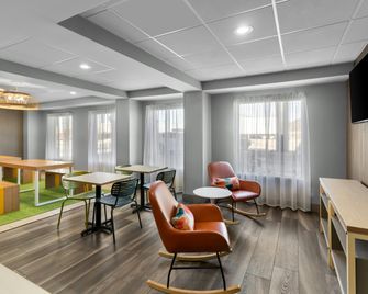Spark by Hilton Calhoun - Calhoun - Lounge
