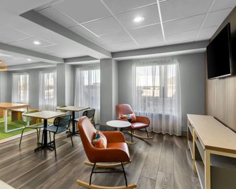 Spark by Hilton Calhoun - Calhoun - Lounge