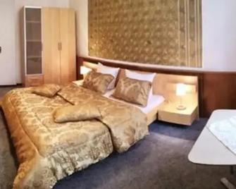 Hotel Garni Ratstube - Bad Urach - Habitación