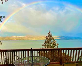 Majestic 4 Season Lake Champlain House - 350K make over - Private Beach & Dock. - Vergennes - Balcón