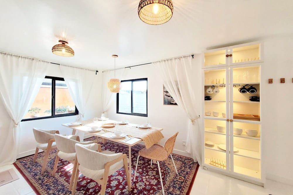 Remodeled Twin Duplex 3-Bedroom Home, close to airport, beach, Disney, shopping - Santa Ana - Comedor