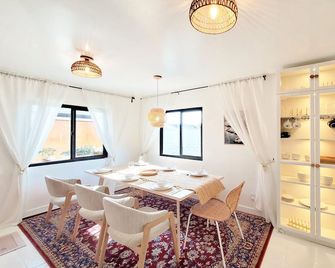 Remodeled Twin Duplex 3-Bedroom Home, close to airport, beach, Disney, shopping - Santa Ana - Comedor