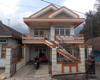 Villa / Homestay Wonotoro Asri Bromo - Putus - Bâtiment