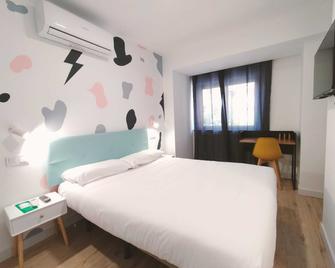 Hostal Carmen by gaiarooms - Salamanca - Bedroom