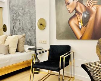 Canaryislandshost l The Secret Suites - Playa Honda - Olohuone