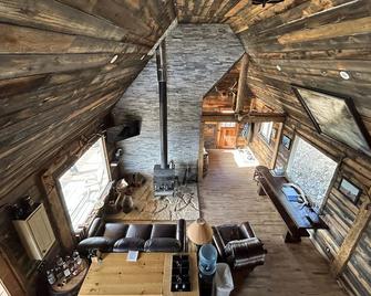 Rustic Cabin High In The Mountains Close To Yellowstone, Tetons And Jackson Hole - Dubois - Restaurant