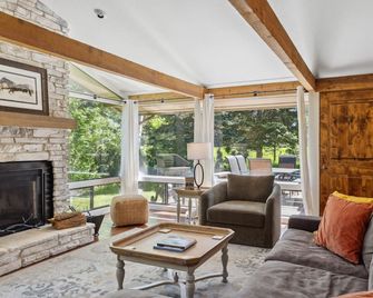Outpost: Golf Creek 44 - Portable A/C, Close to Nat'l Park - Moose - Sala de estar