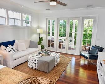 2BR/2.5BA Angler's Reef Conch Villa 103 With Private Beach and Pool Access - Islamorada - Salon