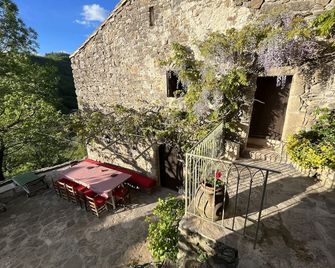 Calm Magical Retreat for friendly gatherings in a Hamlet with Breathtaking Views - Bez-et-Esparon - Patio