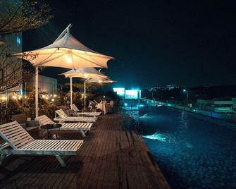 Grandia Hotel - Bandung - Pool