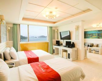 Yeosu Beach Hotel - Yeosu - Habitación