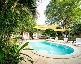 Hotel Zelen - Tamanique - Piscina