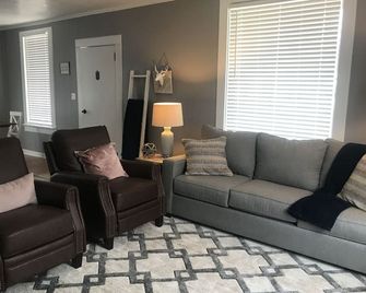 Restful Richfield home/memory foam mattresses - Richfield - Sala de estar